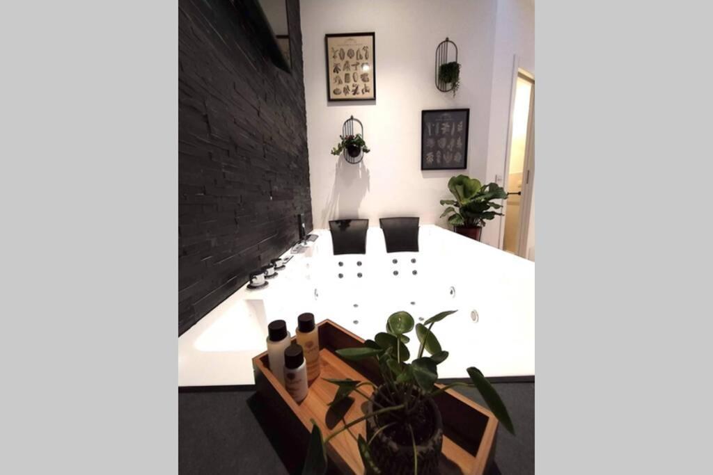 Elegante Open Space Con Vasca Idromassaggio A Trastevere Exteriör bild