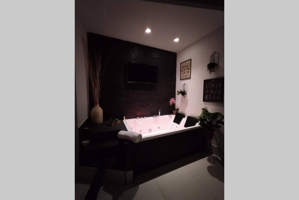 Elegante Open Space Con Vasca Idromassaggio A Trastevere Exteriör bild